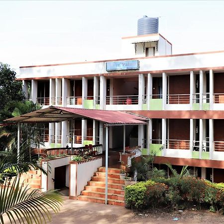 River Palace - A Valley View Hotel Panchgani Esterno foto